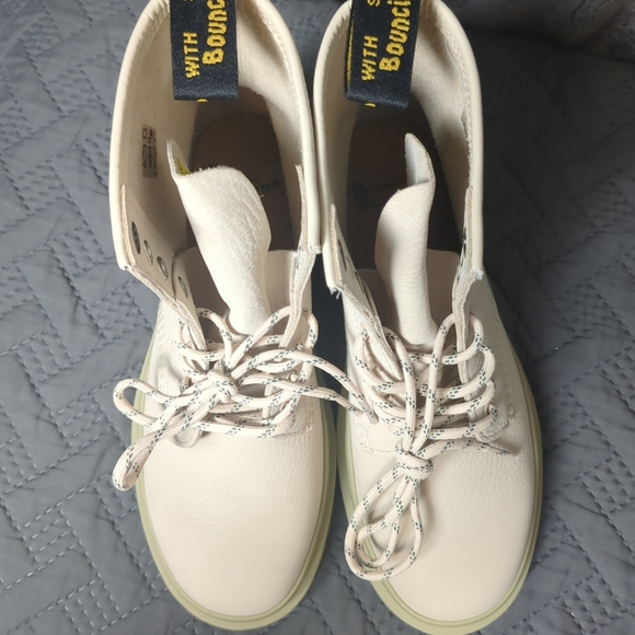 Doc Martens boot limited release sz 7 men 8 women - Picture 7 of 14